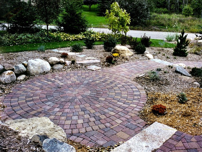 Outdoor living space designers near me